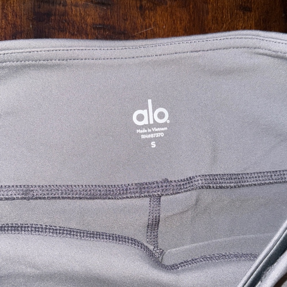 Alo Yoga Gray Ribbed Leggings sz Small - Picture 4 of 5